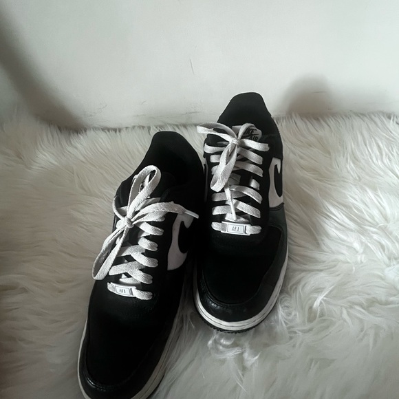 Nike Air Forces - Picture 3 of 5